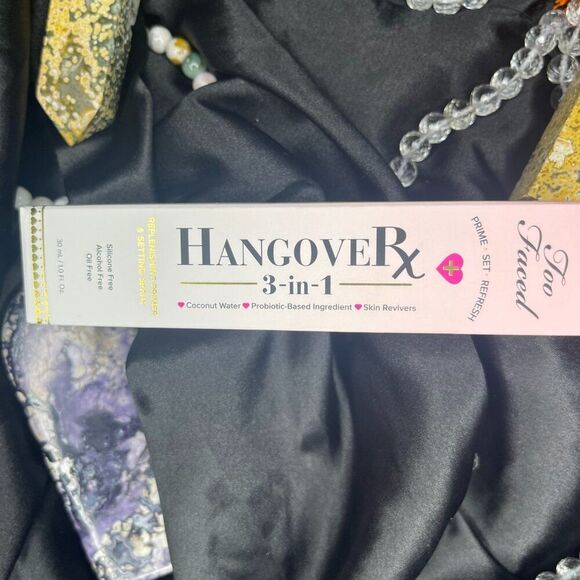 Too Faced - Hangover 3-in-1 Replenishing Primer & Setting Spray - Picture 1 of 6